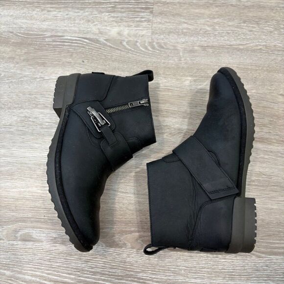 UGG Black Leather Women's Cheyne Ankle Boot sz 8.5 - Picture 3 of 10